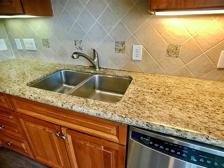 2104 Bancroft St — Photo 20
