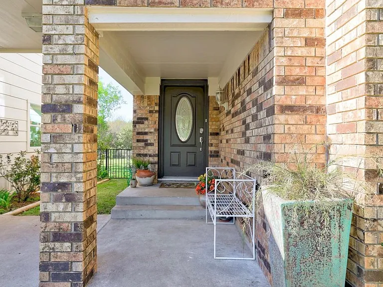 8207 Espanola Trl — Photo 4