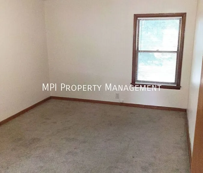 1933-39 E Oklahoma Ave #3 — Photo 1