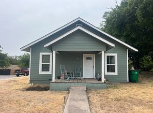 704 S Trinity St, Decatur, TX 76234