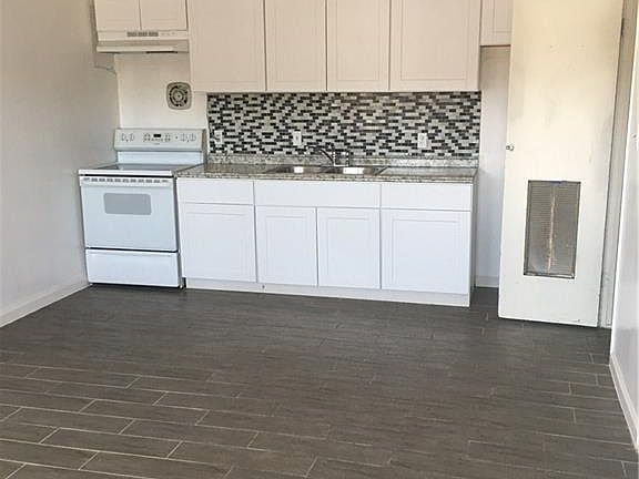 5th image of 3720 Royal Crest St APT 15