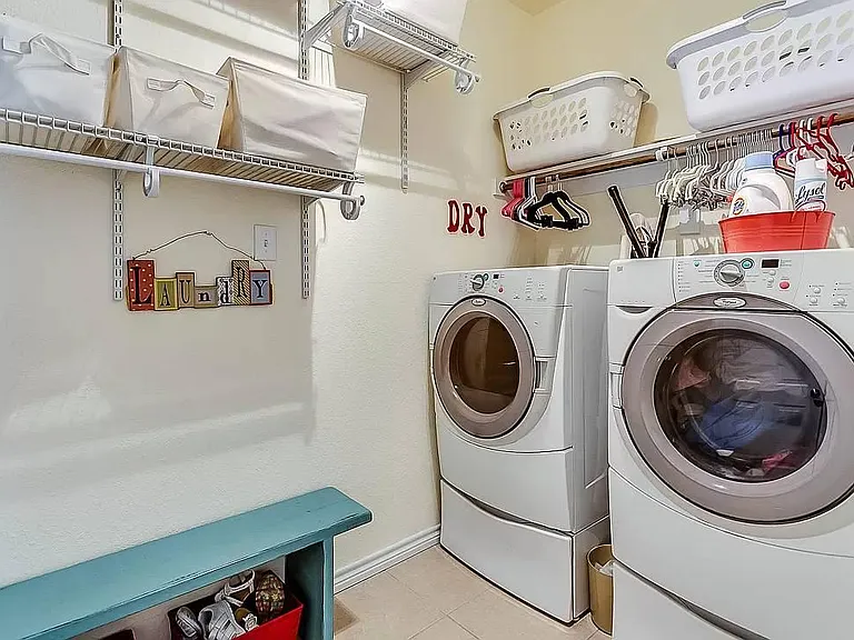1318 Plum Valley Dr — Photo 24