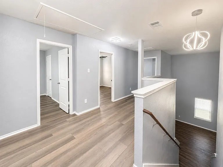 716 Mallard Dr — Photo 9