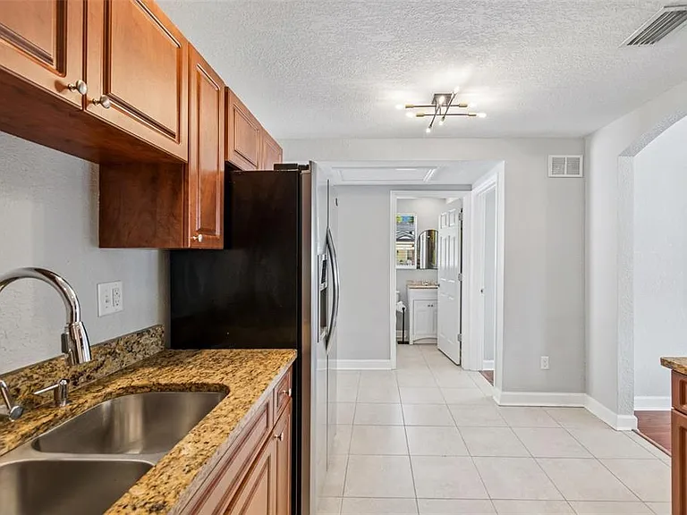 3901 N Ola Ave — Photo 18