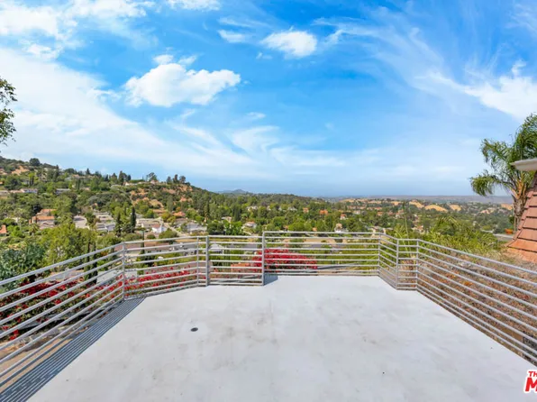 4302 Torreon Dr, Woodland Hills, CA 91364