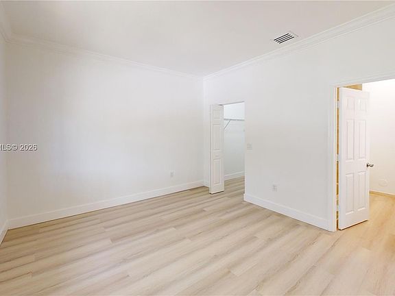 5th image of 372 NE 26th Pl Unit 201