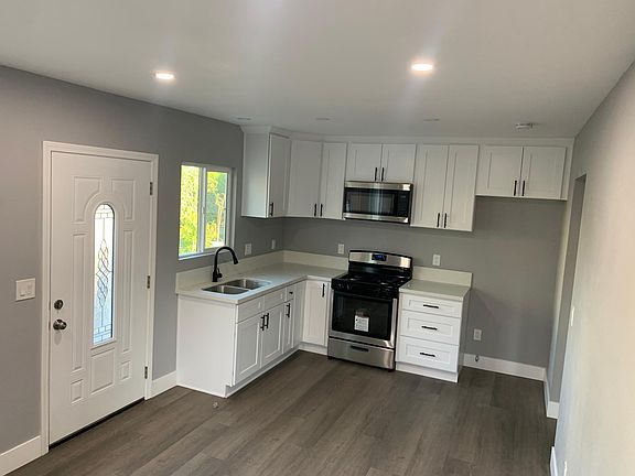 2nd image of 979 W Hollyvale St #1/2
