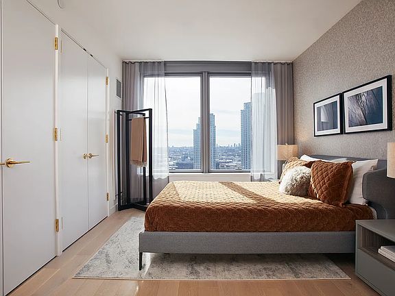 3rd image of 3 Court Sq APT 4512