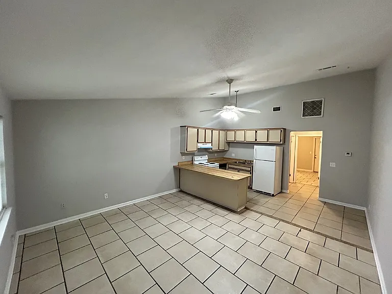 1254 Continental Ct — Photo 5