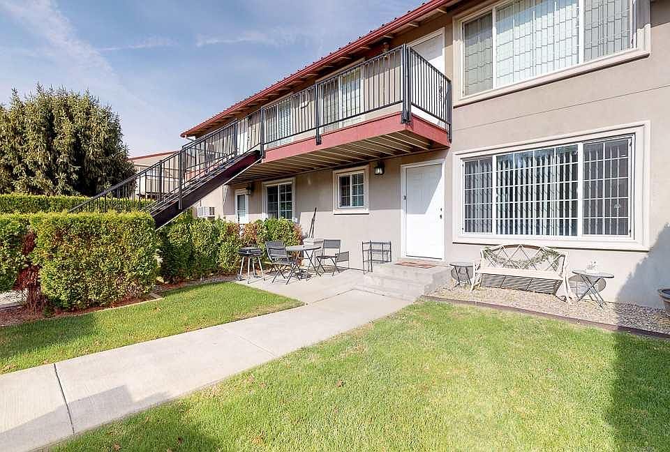 1st image of 526 S 40th Ave #D
