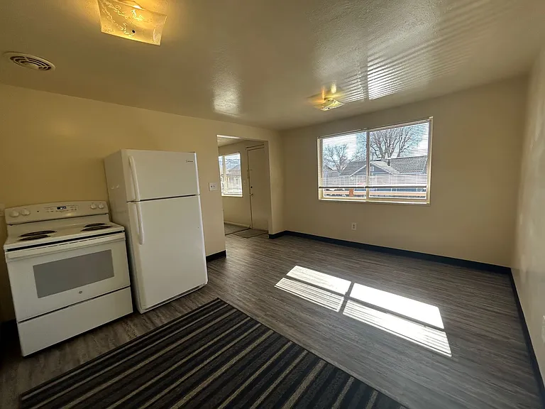 346 W Lovejoy — Photo 6