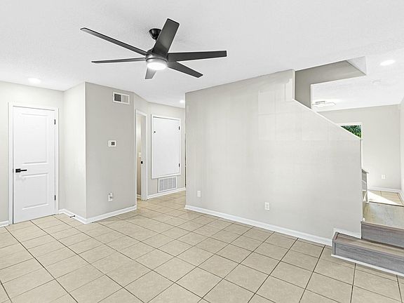 3rd image of 147 Valencia Dr