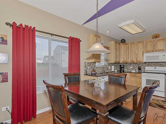 4th image of 39411 Castleford Ln