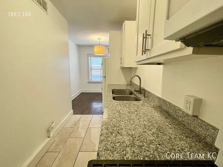 1 Bedroom in West Plaza — Photo 4