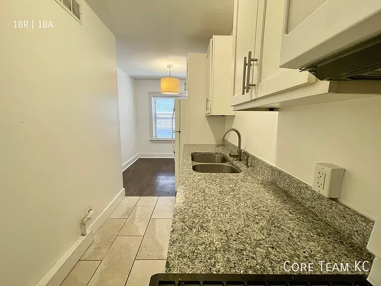 710 W 48th St #204 — Photo 4