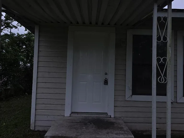 242 Bolden St — Photo 2