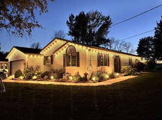1910 S 35th St, Manitowoc, WI 54220