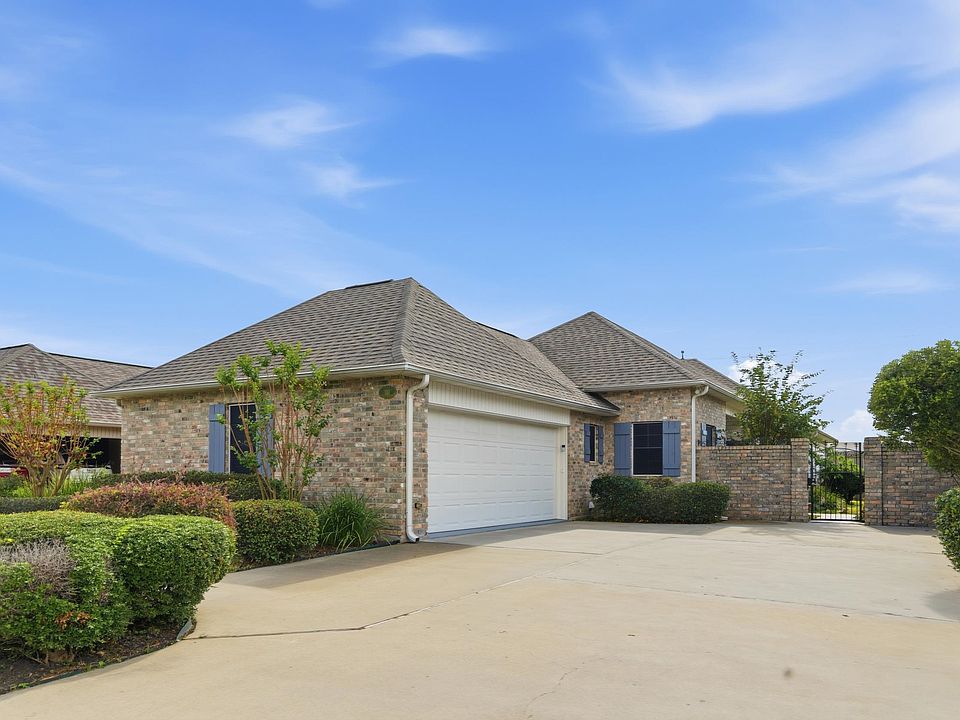 1st image of 215 Pecanwood Dr