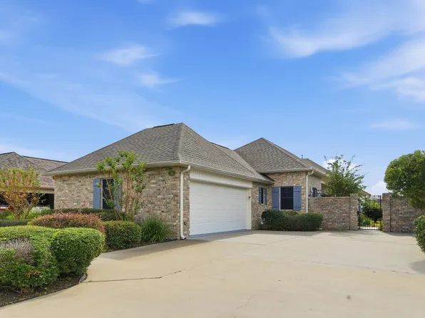 215 Pecanwood Dr, Lake Charles, LA 70605