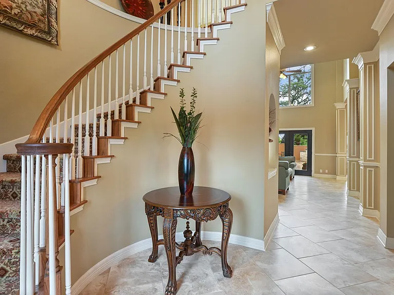 215 Tellus St — Photo 4