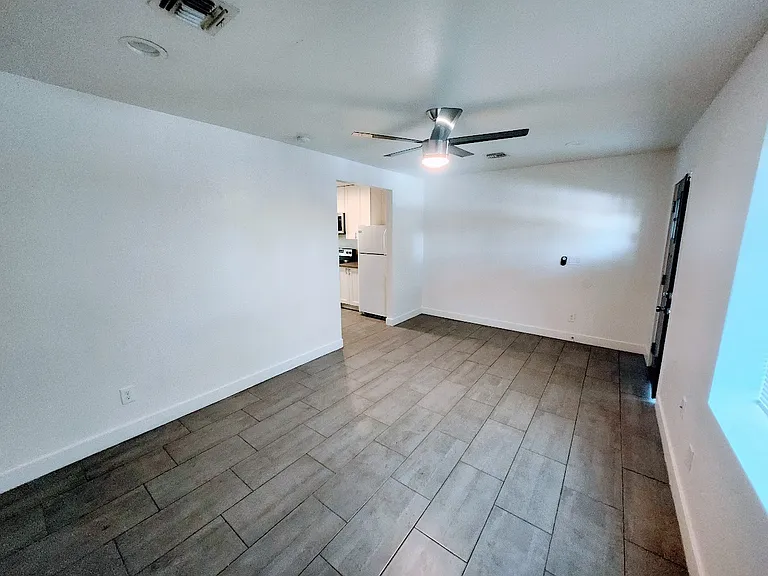 646 N 10th Ave — Photo 9