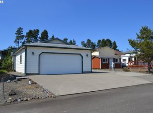 9 Pond Ln, Lakeside, OR 97449