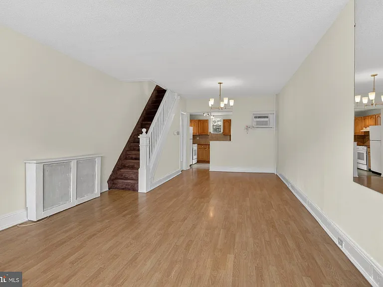 1519 Emily St — Photo 5