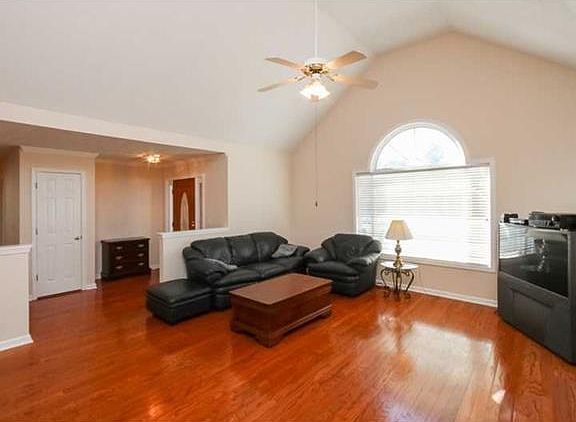 3rd image of 1375 Fountain Cove Ln