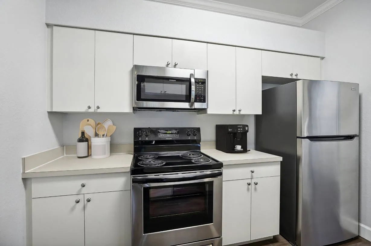 Waters Edge Apartments — Photo 4