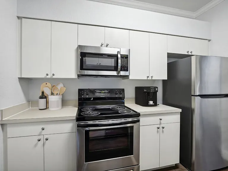 Waters Edge Apartments — Photo 4