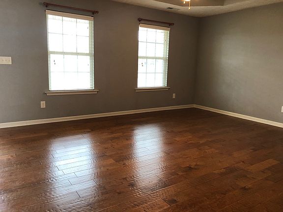 3rd image of 2738 Cliffside Dr