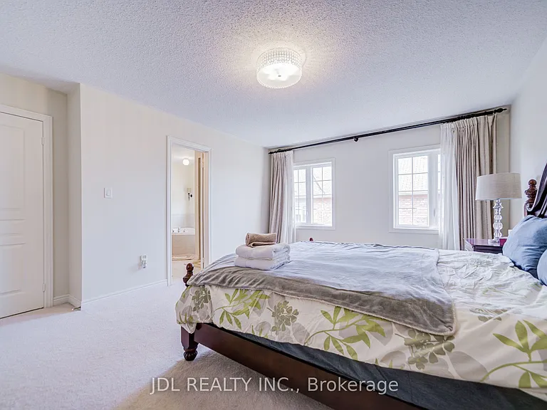 1139 Cenotaph Blvd — Photo 43