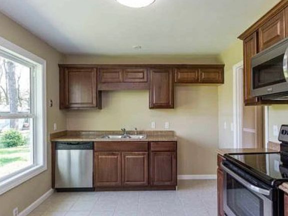 4th image of 4103 Arlington Rd NW