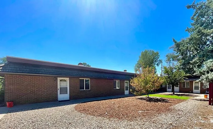 3 bed, 1.0 bath, 900 sqft, $1,150 — Photo 2