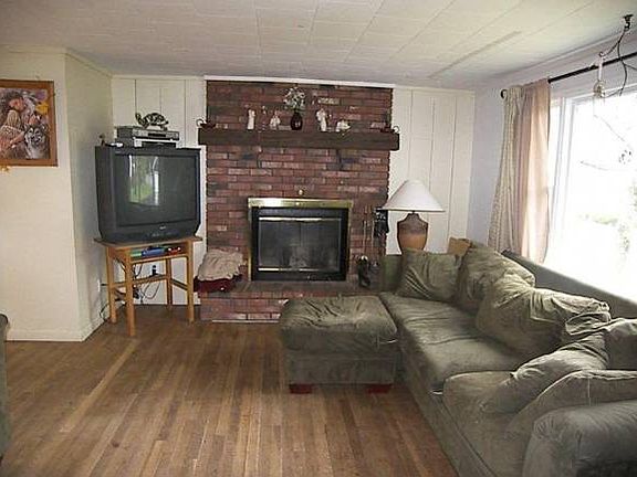 4th image of 24 Breton Ave