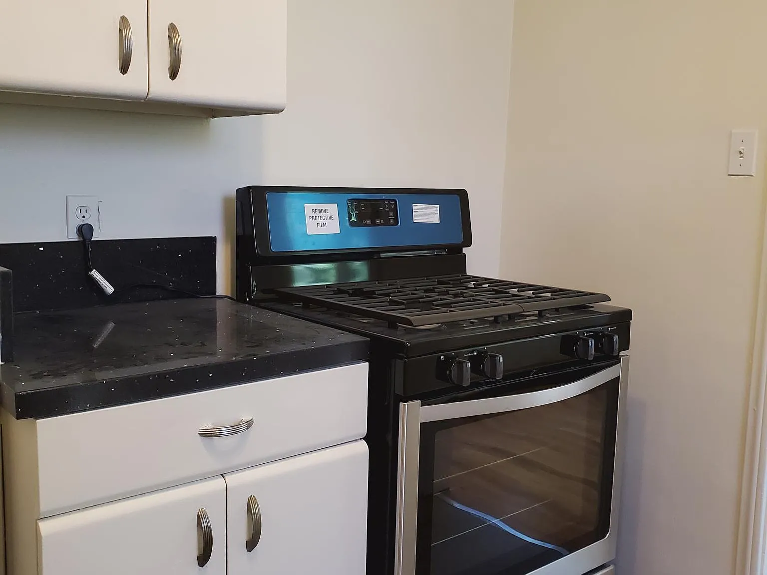 2 bed, 850 sqft, $2,850 — Photo 3