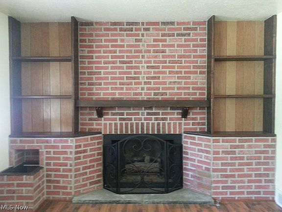 5th image of 292 Raymond Ave NW