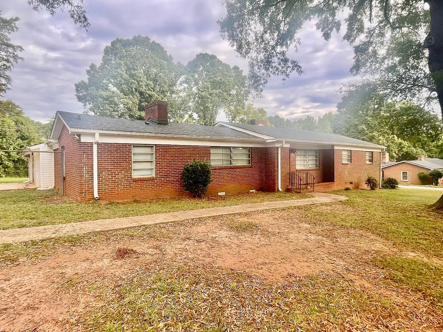 This Beautiful 4 bed 2.5 bath brick ranch home sits on 0.68 acres of land in the desired Steelber... — Photo 3