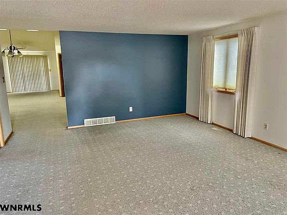 3rd image of 15 Brentwood Ct