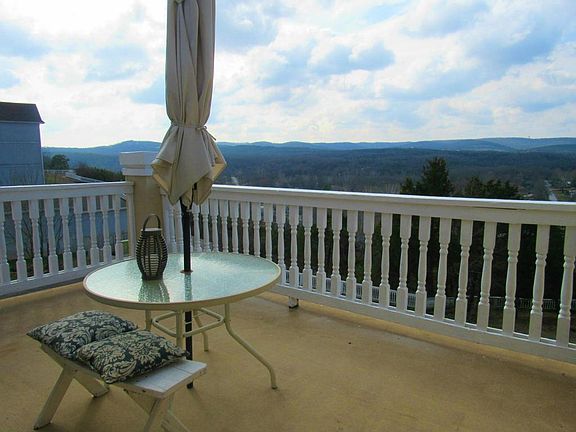 4th image of 280 Woodland Dr Unit 2D