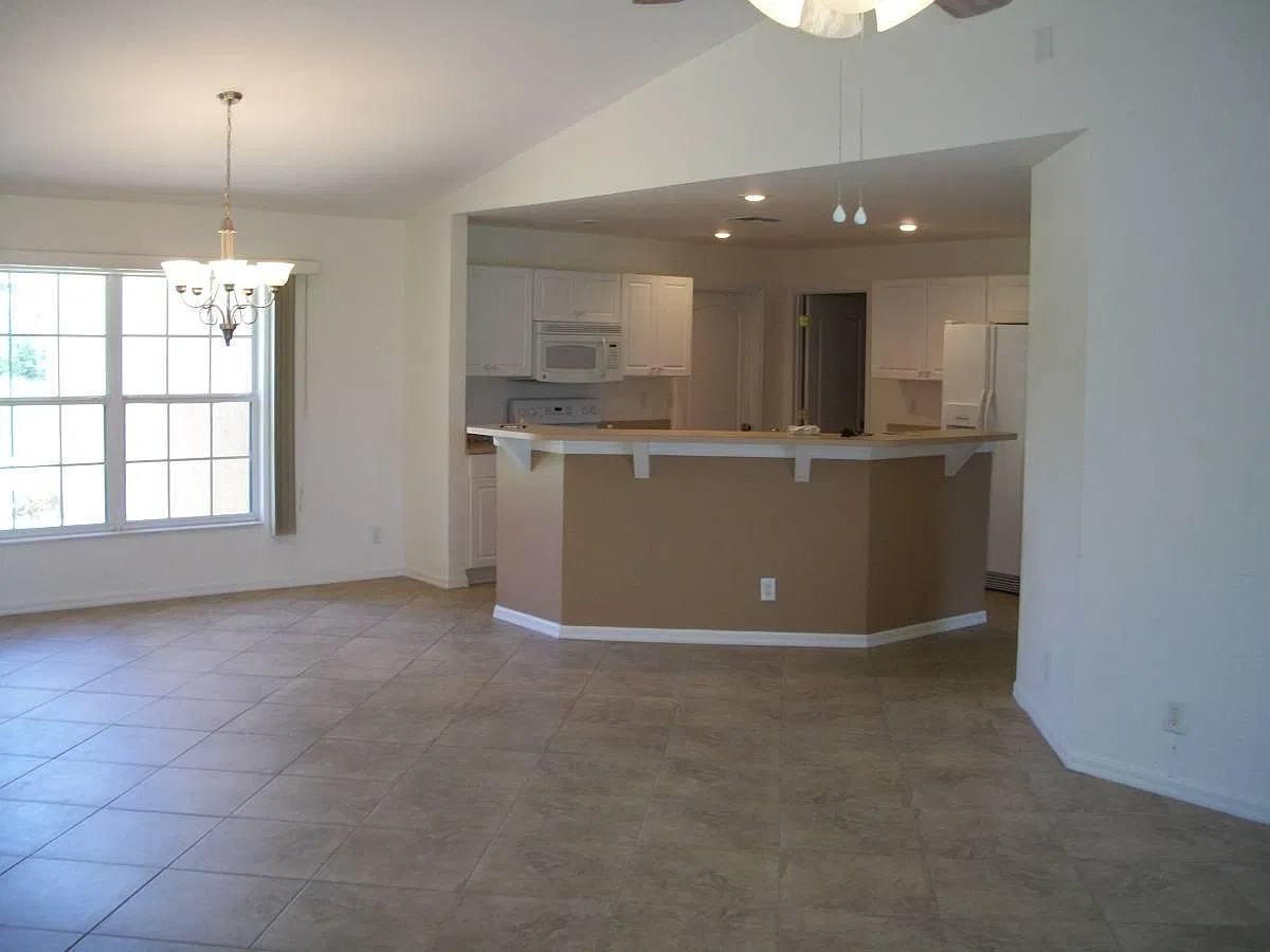 3 bed, 1408 sqft, $1,800 — Photo 1