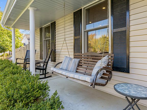 2nd image of 2205 Foxhill Ct
