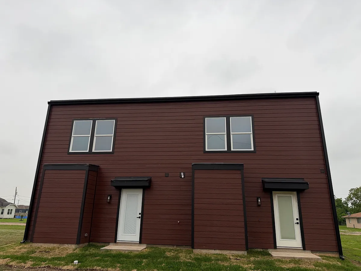Building Photo - 214 S Avenue I #214