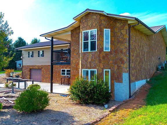 2nd image of 920 Newell Cir