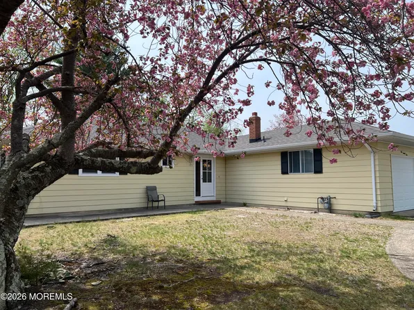 121 Fort De France Ave, Toms River, NJ 08757