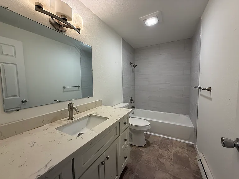 1007 Pine St — Photo 9