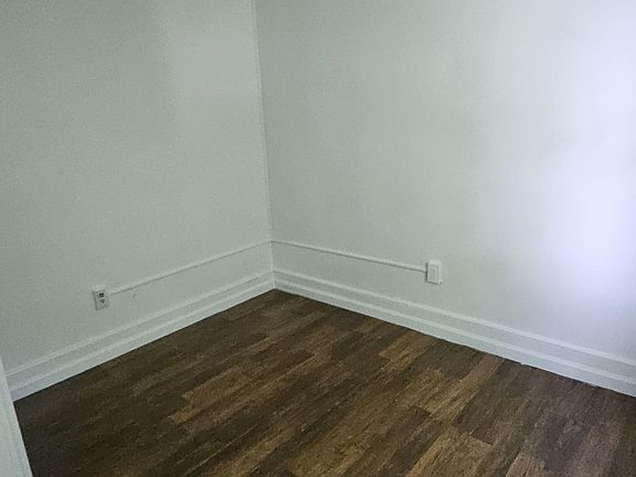 5th image of 54 Linden St