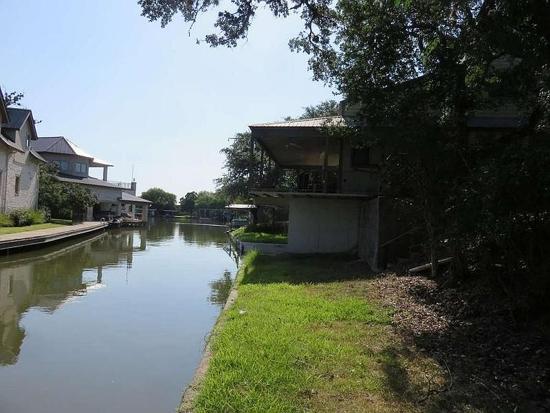 1st image of 120 Sprucewood Dr