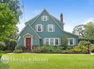 146 Ridge Cres, Manhasset, NY 11030