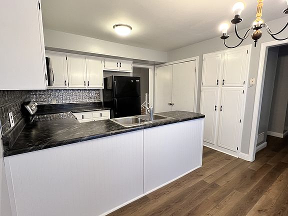 5th image of 303 E Montcastle Dr Unit B